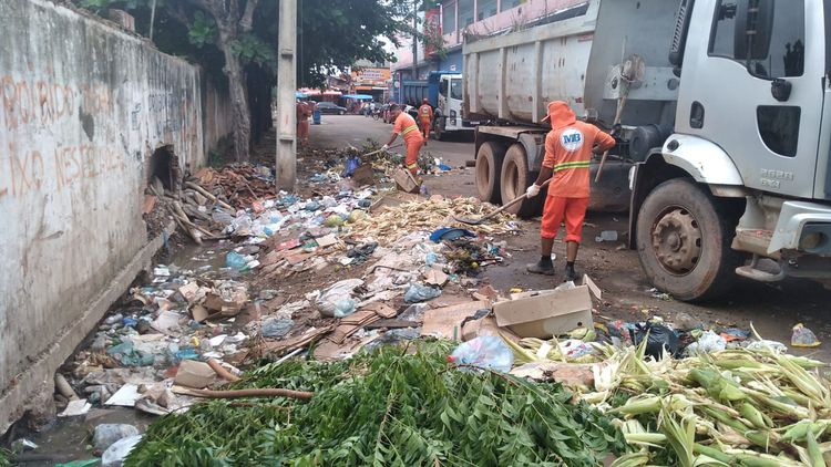 Prefeitura realiza remoção de ponta de lixo no Bacuri
