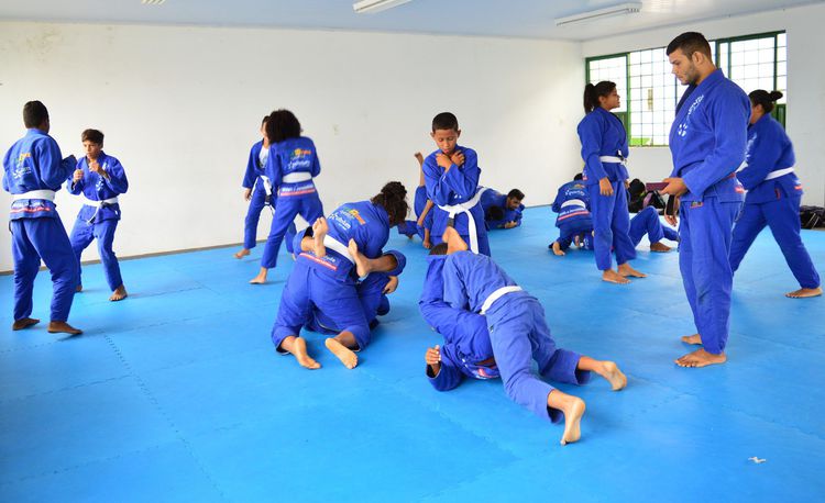 Alunos do "Jiu-Jitsu nas Escolas" intensificam treinos para competição local