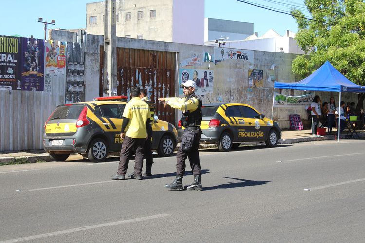 Setran fiscaliza atividade ilegal de transporte por moto com aplicativo