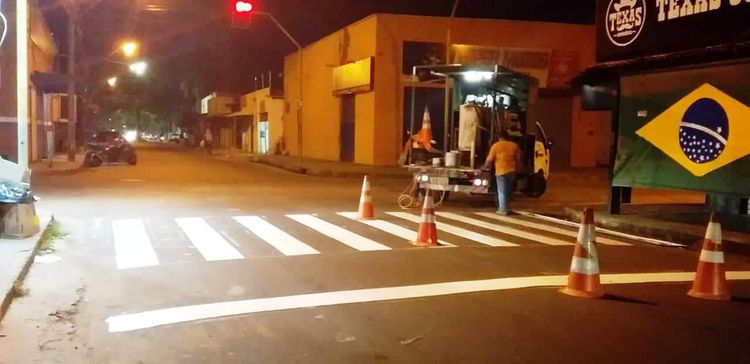Prefeitura reforça pintura de faixas de pedestres e intensifica sinalização de novas ruas e avenidas
