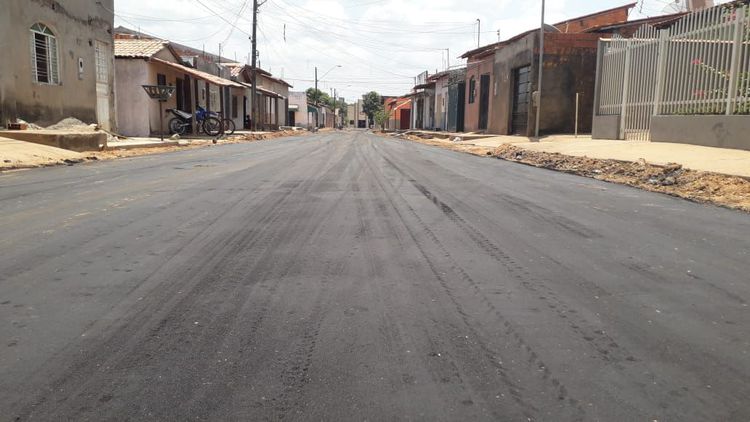 Prefeitura asfalta Rua Quintinho Bocaiúva no Bom Sucesso