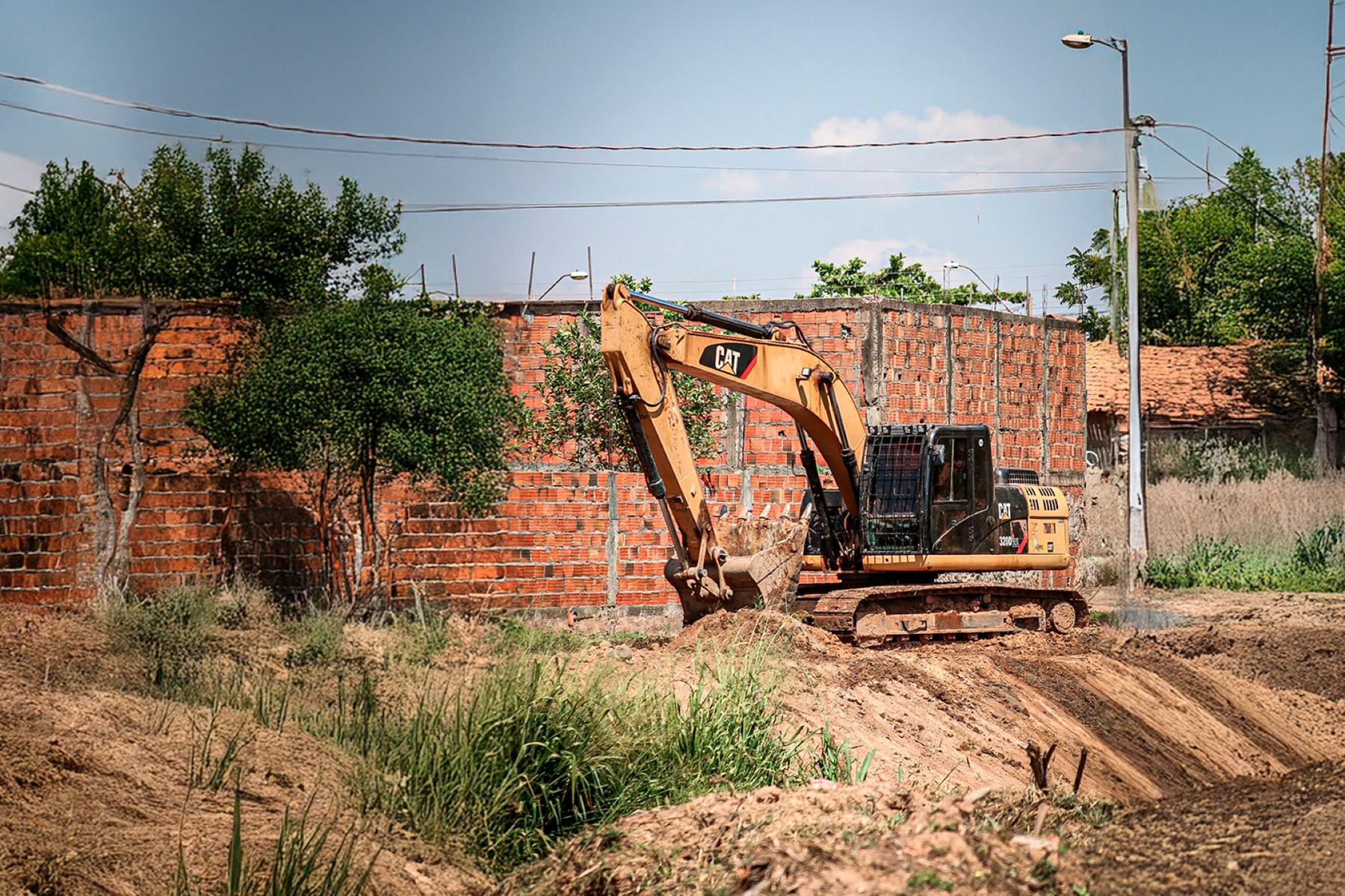 Prefeitura inicia planejamento para operação de limpeza de riachos