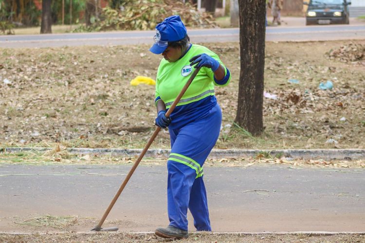 Prefeitura realiza mutirão de limpeza na Lagoa Verde