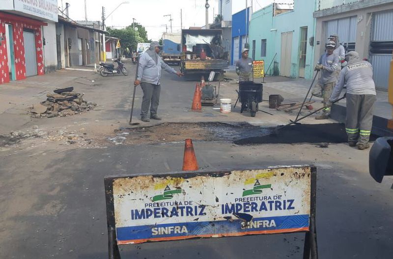 Operação Tapa-buracos na Rua Rio Grande do Norte, entre as ruas José Bonifácio e Tupinambá, setor Mercadinho