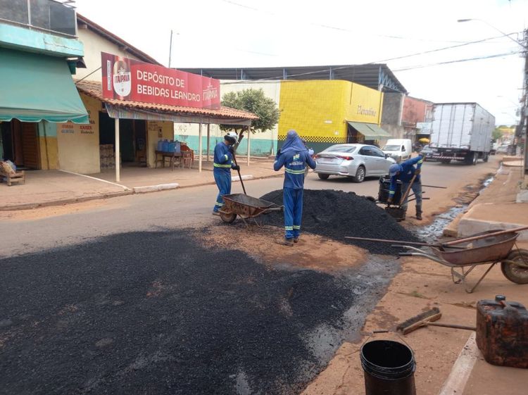 Semana foi iniciada com serviços de recuperação de ruas