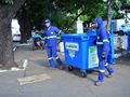 Equipe de limpeza em atuação na cidade
