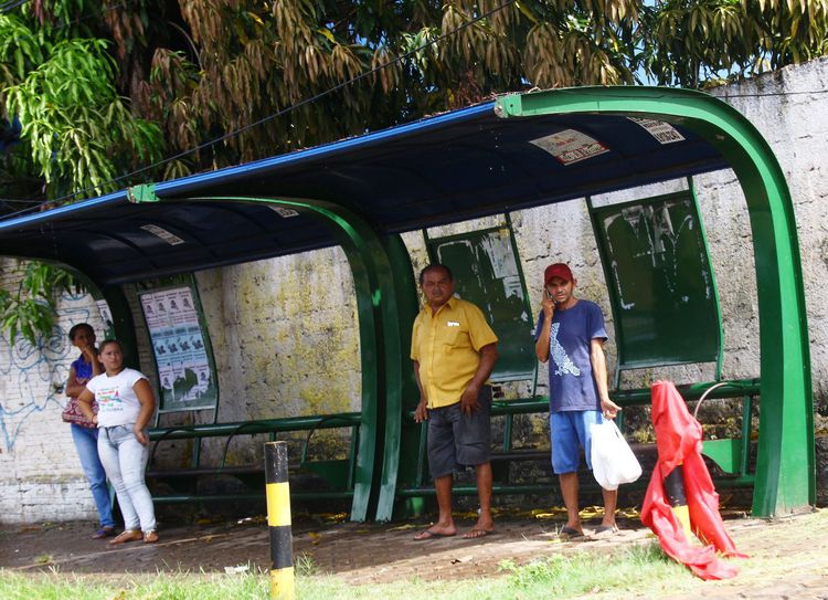 Setran instala novos abrigos de ônibus
