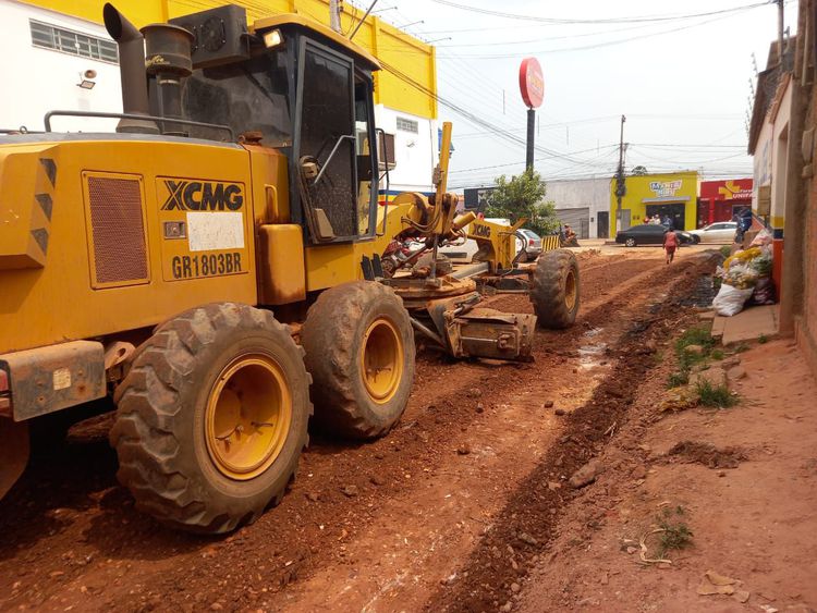 Sinfra realiza obras de piçarramento e compactação para bloqueteamento na Vila Cafeteira