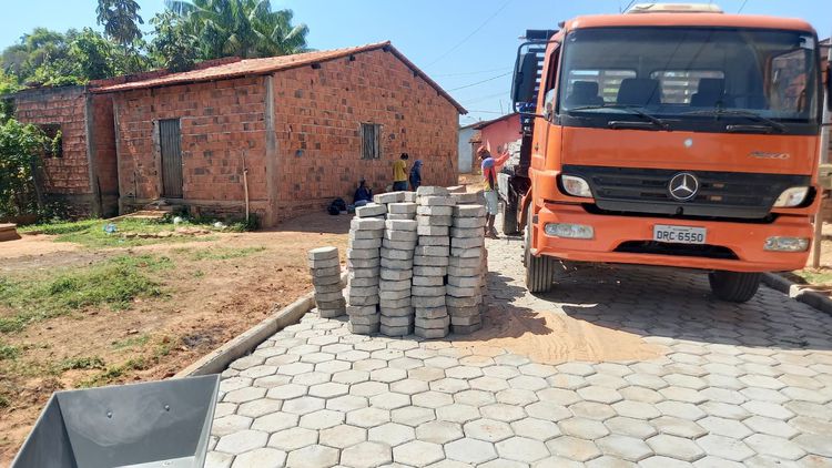 Sexta-feira com pavimentação e obras de drenagens nos bairros