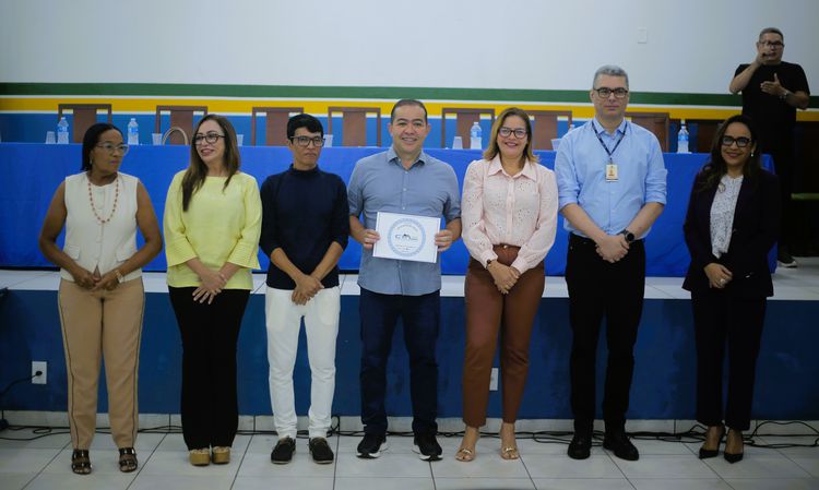Conselho Municipal de Educação reconhece escolas regularizadas e entrega Selo Escola Legal a 105 unidades em Imperatriz