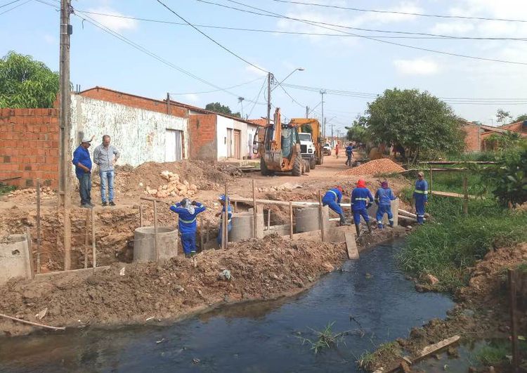 Avança construção da ponte de concreto na Rua Guarani
