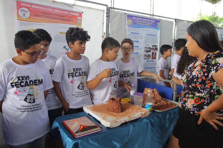 Escola Leôncio Pires Dourado realiza Feira de Ciências e Artes