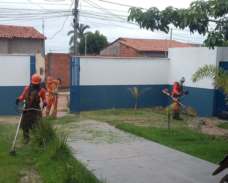 Equipes de Limpeza Pública atuam em pontos do Centro e Beira-Rio