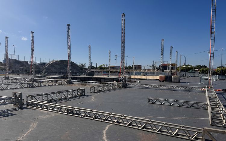 Prefeitura de Imperatriz avança nos preparativos do Arraiá da Prefs com montagem da estrutura na Beira Rio
