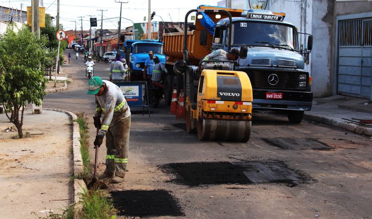 "Tapa-buracos" melhora tráfego nas ruas de Imperatriz