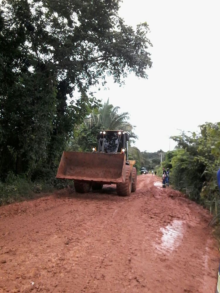 Prefeitura faz recuperação emergencial da estrada do povoado Cacauzinho