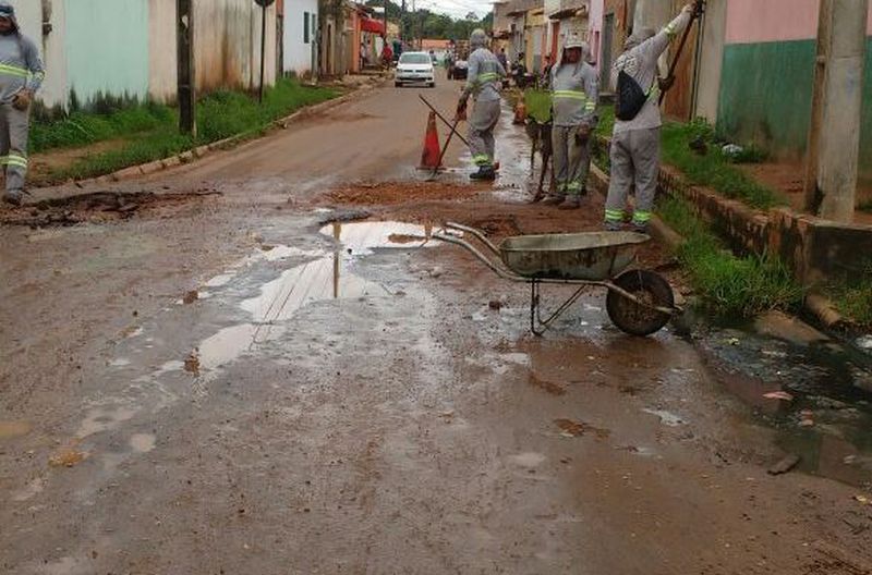 Prossegue tapa-buracos na Rua Bom Princípio, Bairro Vilinha