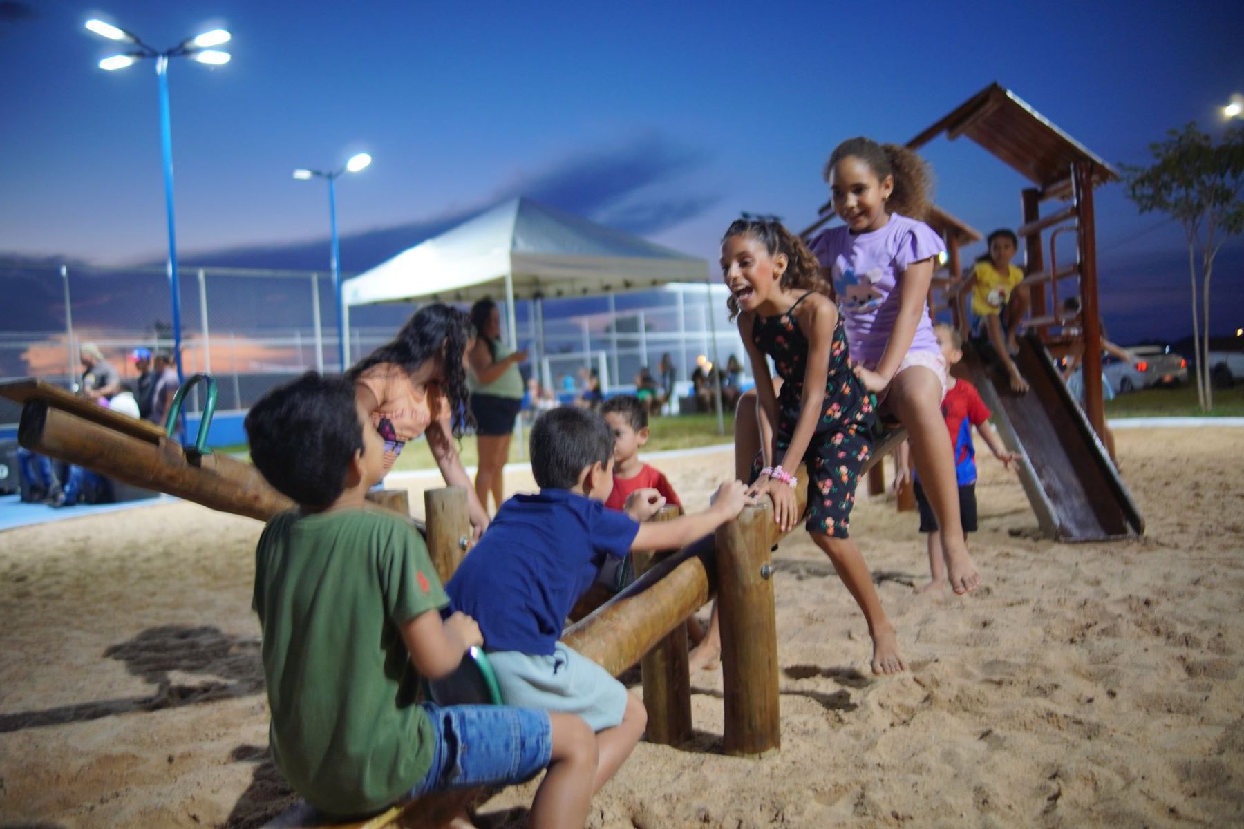 Prefeitura inaugura Praça do Verona com novo espaço de lazer e esporte