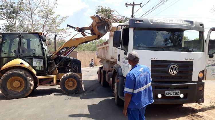 SLP realiza operação de limpeza nos bairros Bacuri e Nova Imperatriz