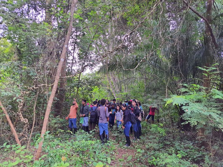 Meio Ambiente acompanha visita técnica de alunos ao Parque Natural Municipal Arara-Azul
