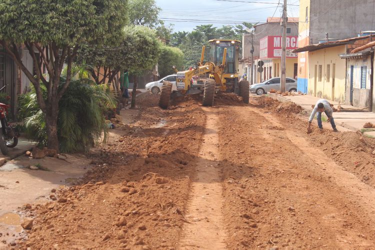 Moradores comemoram obras de pavimentação na grande Vila Nova