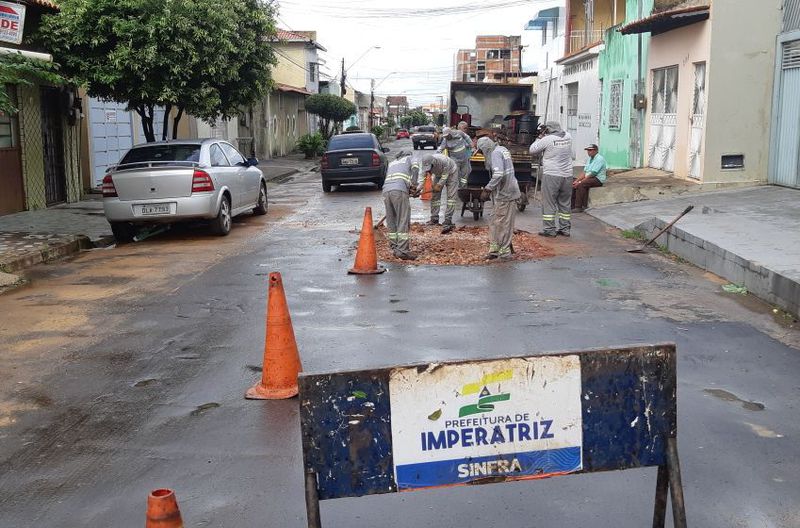 Manutenção de drenagem profunda na Rua Monte Castelo, entre as Ruas Rio Grande do Norte e Ceará, no Mercadinho.