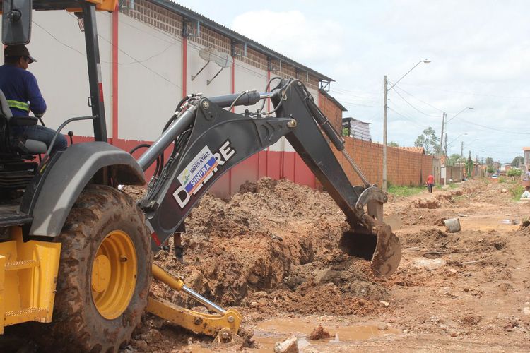 Obra de drenagem da Rua da Paz chega à Avenida Babaçulândia