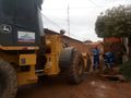 Máquinas da prefeitura trabalham na conclusão dos serviços de terraplanagem na Rua 4, Bairro Bacuri