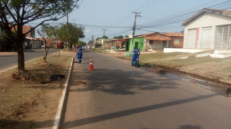 Avenida JK recebe equipes de limpeza do município