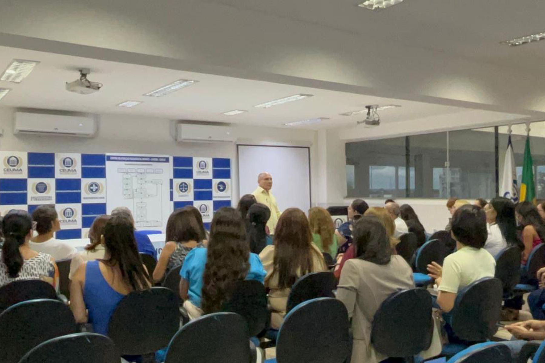Secretaria de Saúde promove roda de conversa no encerramento da campanha Abril Azul