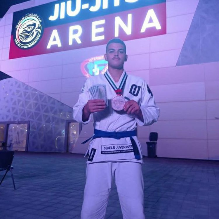 Aluno do Projeto "Jiu-Jitsu nas Escolas" conquista medalha de bronze em Dubai