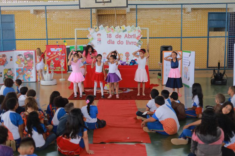 Escolas do município realizam apresentações culturais alusivas ao Dia do Livro Infantil