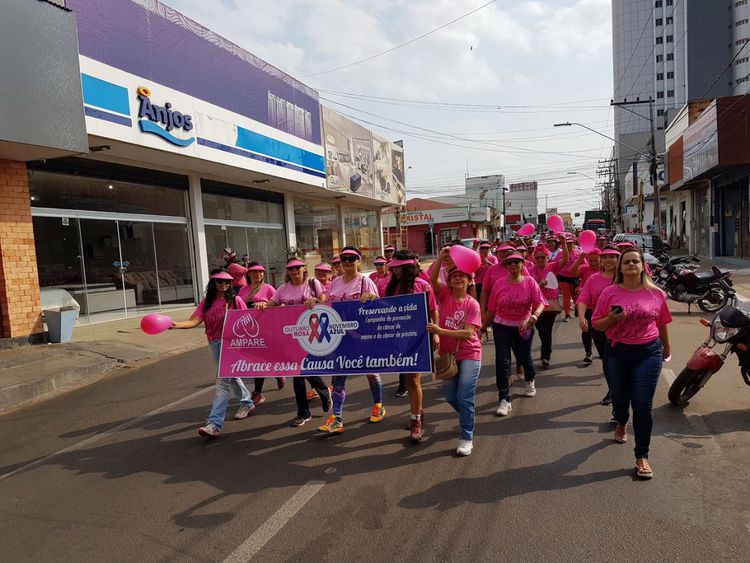 Tradicional caminhada "Outubro Rosa" reforça prevenção contra o câncer