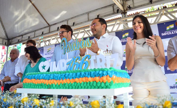 Prefeitura distribui 166 kg de bolo do aniversário de Imperatriz