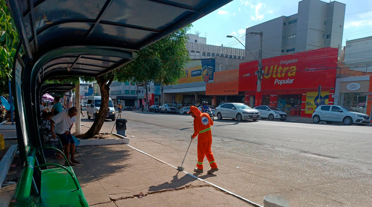 Limpeza Pública trabalha no percurso do desfile oficial do 7 de Setembro