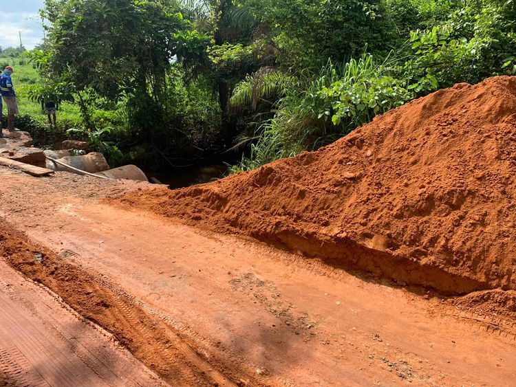 Avança obra de manutenção de drenagem na estrada de acesso ao povoado Cacauzinho