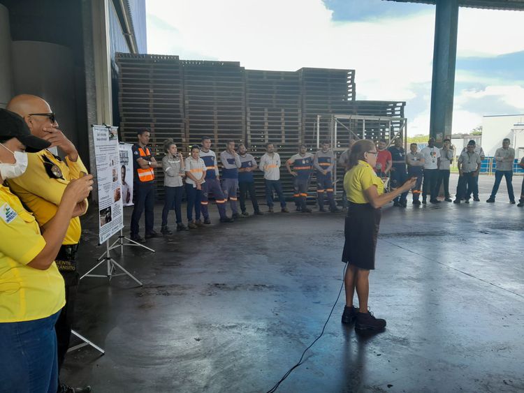 Setran realiza palestra educativa em empresas da cidade