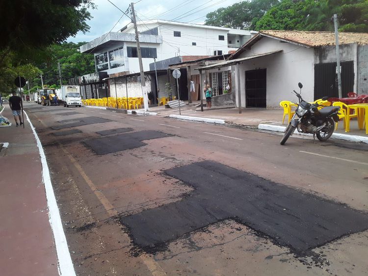 Avenida Beira Rio passa por manutenção da malha asfáltica