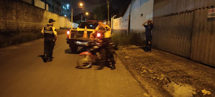 Agentes de trânsito flagram motociclista empinando moto no Maranhão Novo