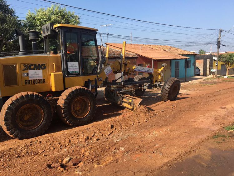 Prefeitura prepara ruas para receber pavimentação asfáltica na Vila Lobão