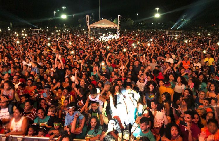 Caminhada e show gospel reúnem multidão na Beira Rio
