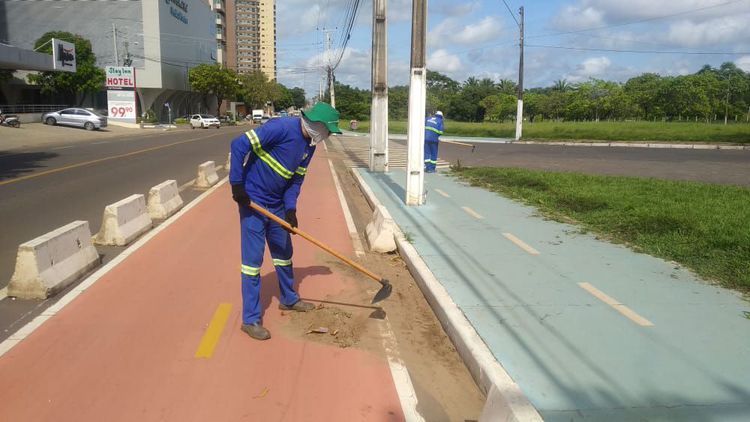 Avenida Bernardo Sayão recebe ações de limpeza