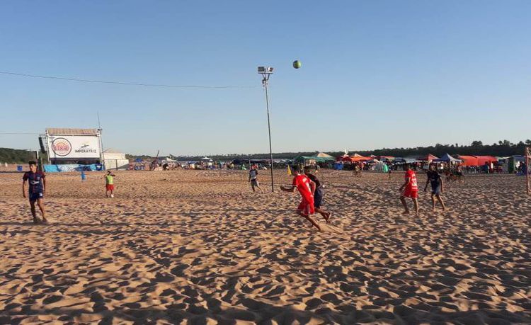 Beach soccer abre disputas dos "Jogos na Areia"