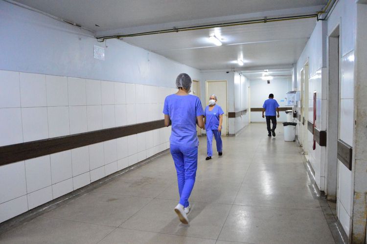 Paciente recebe soro antiescorpiônico no Socorrão, após ser atendido na rede particular