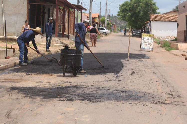 Ruas e avenidas recebem recuperação asfáltica nos bairros de Imperatriz