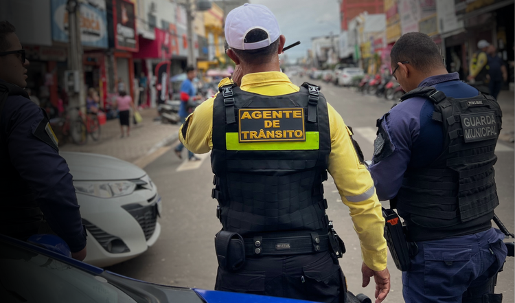 SUTRAN flagra e multa motociclista por manobras perigosas no centro da cidade