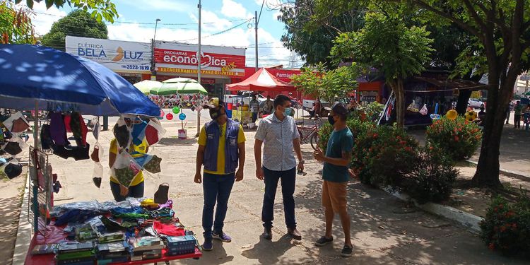 Seplu desenvolve ações que disciplinam atividades de ambulantes no centro da cidade