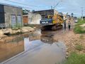 Intervenção no sistema de drenagem busca reduzir alagamentos recorrentes na via.