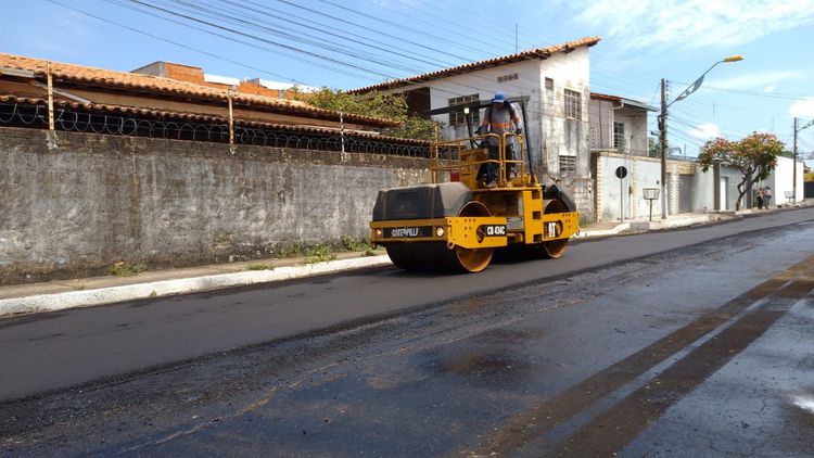 Iniciado o recapeamento da Rua Piauí