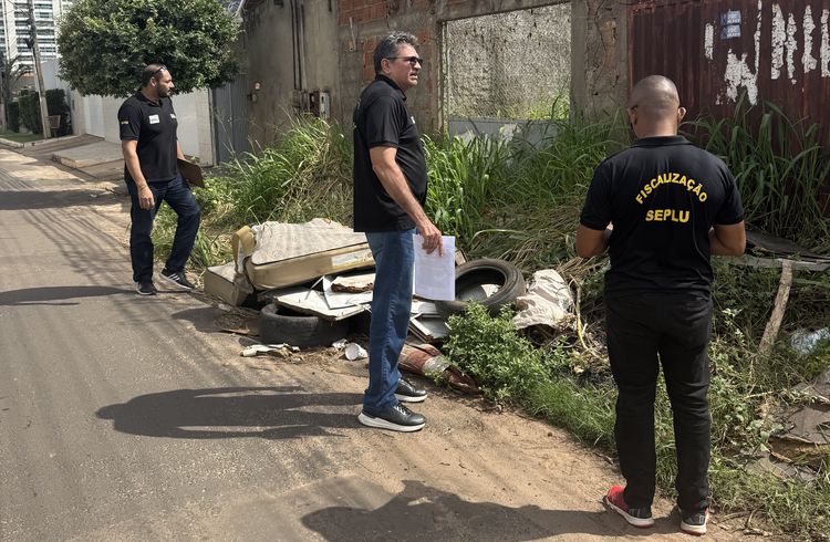 Prefeitura de Imperatriz realiza operação para desobstrução de calçadas e fiscalização de terrenos